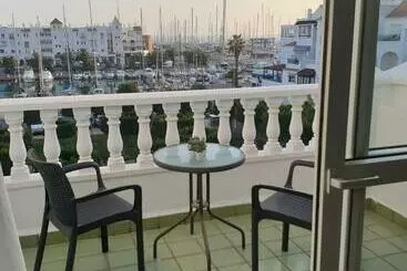 ツーリストアパートメント Just At The Heart Of The Village