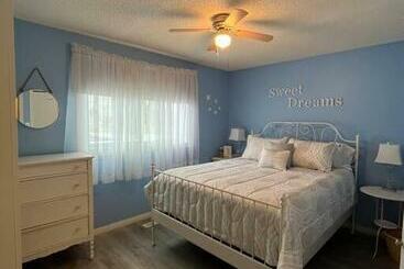 Turist apartmanları Main Floor Bright & Spacious Apartment