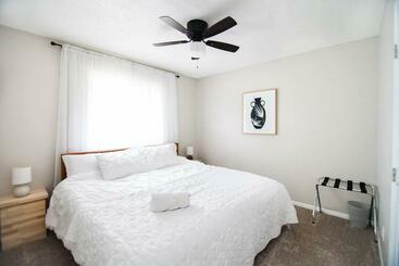 شقق خاصة سياحية Private Beulah Cabin 10 Min To Crystal Lake Two King Beds