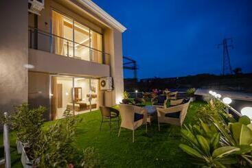 Turistlägenheter The Retreat Pool Villa 5bhk With Indoor Pool And 1200sq Feet Deck Area