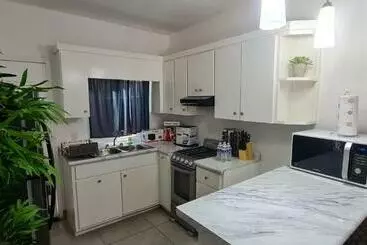 Turistihuoneistot Gated And Very Secured White House 6 Mins From The Beach