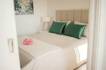 ツーリストアパートメント Sunset Seaview Apartment 18   Torre Verde