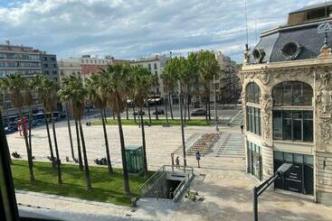 ツーリストアパートメント Appartement D’artiste Lumineux Central 76m2