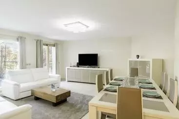 ツーリストアパートメント L Hauterive   Magnifique T3 Piscine Tennis Caluire