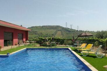 Жильё для туристов Quinta Dos Padrinhos   Suites In The Heart Of The Douro