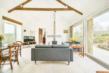 Turistihuoneistot Cosy Rural Barn With Private Garden & Forest   The Cart Barn