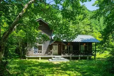 Ferienwohnungen 深山山荘 Denchi