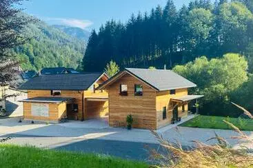 ツーリストアパートメント Chalets Lunz Am See