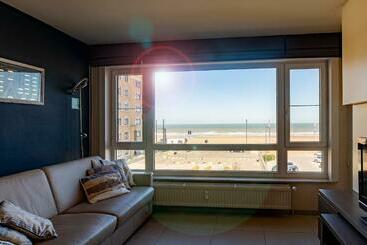 Pisos turísticos Splendid Seaview   Ostend Luxury Studio 4 Persons At Beach And Sea