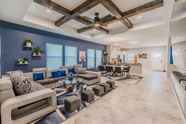 Жильё для туристов Modern 4 Br Near Downtown, Zoo