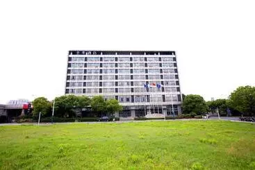 בית מלון כפרי Greentree Inn