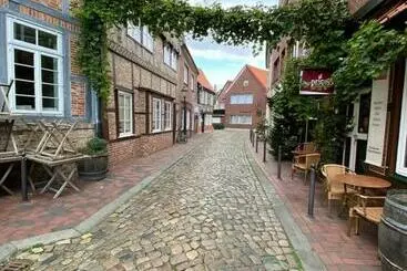 Turistihuoneistot Buxtehude Altstadtwohnung 80qm5 Schlafplätze