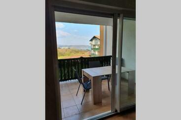 דירות לתיירים Hendaye: Joli T3, Piscine Et Parking Avec Vue Sur L Océan
