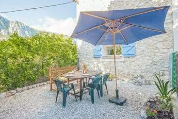 Turistihuoneistot Stunning Home In Andon With Kitchen