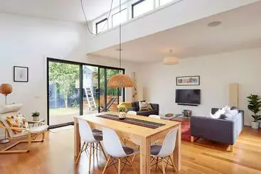 ツーリストアパートメント Boutique Stays   Mordi Beach House