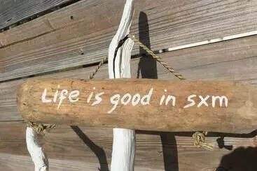 آپارتمان‌های توریست‌ها Life Is Good In Sxm
