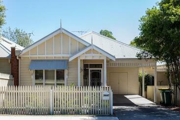 ツーリストアパートメント Healesville Cottage