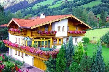 ツーリストアパートメント Gästehaus Alpina