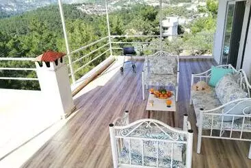 Turistlägenheter Vi̇lla Li̇na Houses