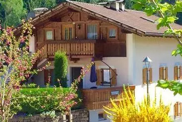 ツーリストアパートメント Apartments Bernard