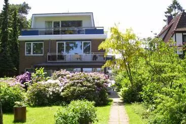 ツーリストアパートメント Ostseehaus Dreesen Souterrain