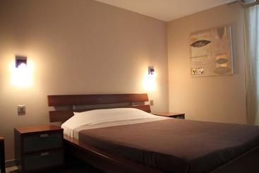 هتل Auberge De Bonpas Logis De France