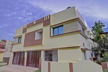 هتل Goroomgo Luxury Star Inn 3 Bhubaneswar