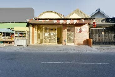 Otel Reddoorz Syariah At Danau Maninjau Sawojajar