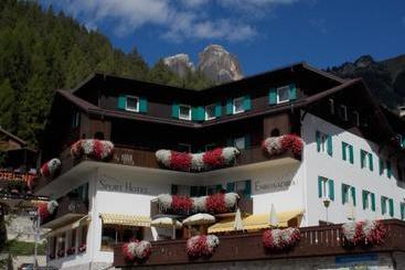 Отель Sport  Enrosadira