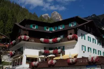 酒店 Sport  Enrosadira