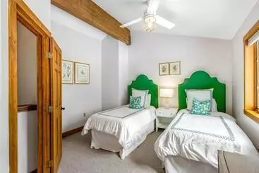 Hotelli 2 Bed 2 Bath Apartment In Avon