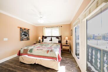 Отель The Bears Den