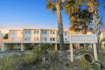 ホテル Treehouse Townhome