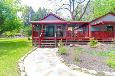 Отель Little Bear Retreat 2