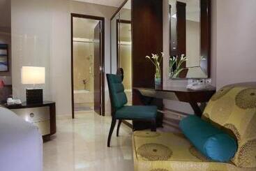 Hotel The Grove Suites By Grand Aston