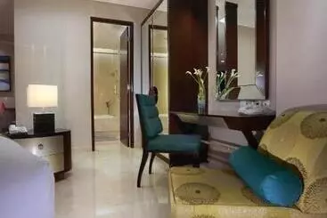 ホテル The Grove Suites By Grand Aston