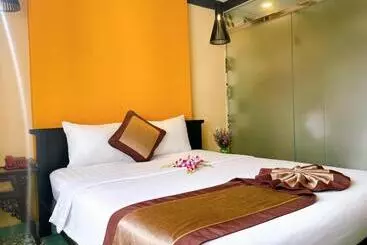 Ipeace Hotel   Bùi Viện Walking Street