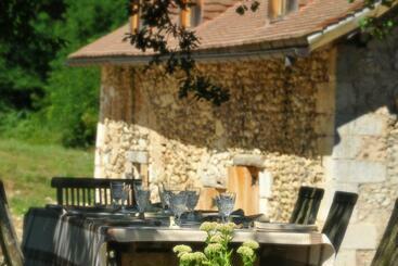 مبيت وإفطار Domaine De Labrousse, Maison D Hôtes En Périgord