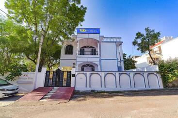 Fabhotel The Castle Homestay I