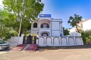 Fabhotel The Castle Homestay I