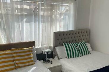 Majatalo Shared House On Lakewood Crescent