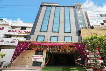 Hotel Collection O 701256  Right