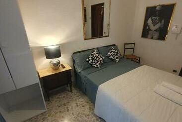 Pensjonat Camera Matrimoniale Cado Dalle Nubi Con Bagno Privato E Balcone