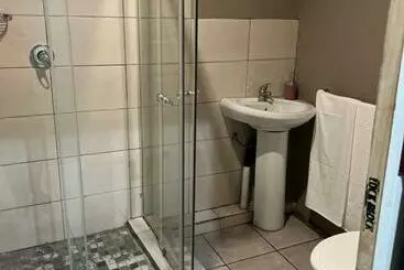 Majatalo Ekhenani Guest House