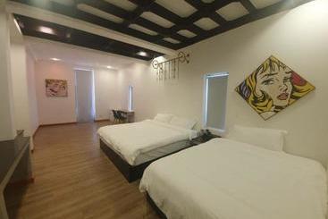 酒店 New Paris and Restaurant