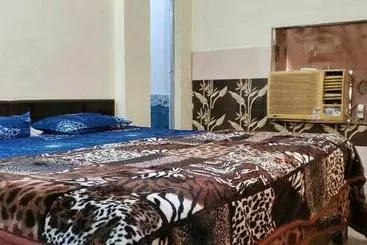 ホテル Oyo 70121 Rock Star Rooms