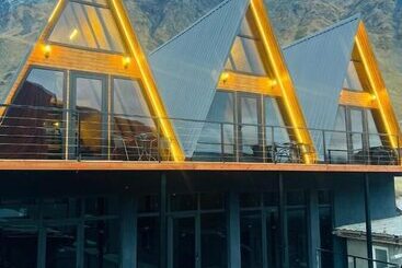 هتل Pyramid Kazbegi