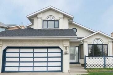 Пансион Calgary Hawkwood Service Resident