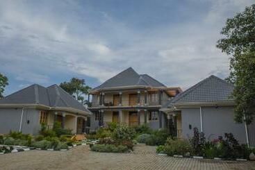 Hotel Rwenzori Sports Resort