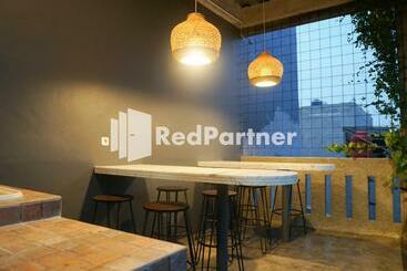 Hotel Tomang Gelong Guest House Syariah Mitra Reddoorz